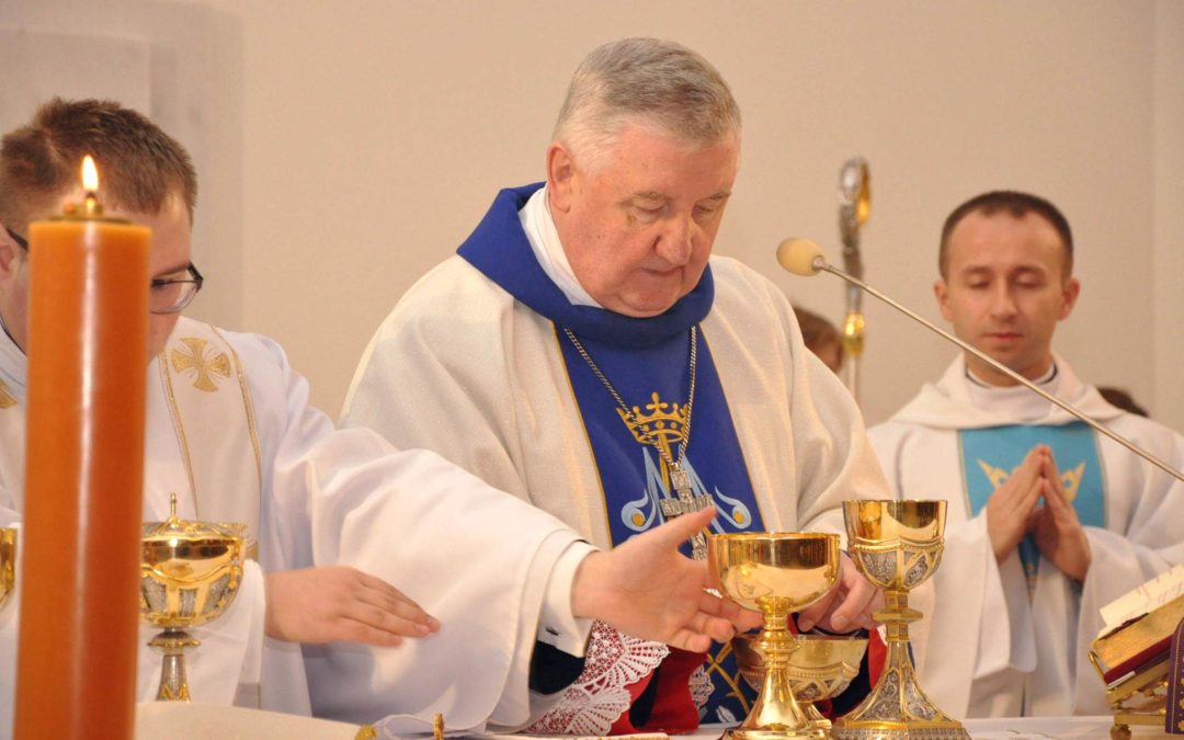 Roraty z ks. bpem Romualdem Kamińskim (zdj. p. M. Szot) 2019