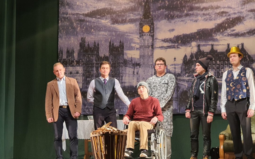 Ks. Prob. i młodzież z KSM w seminarium na sztuce pt. „Opowieść wigilijna” 2019