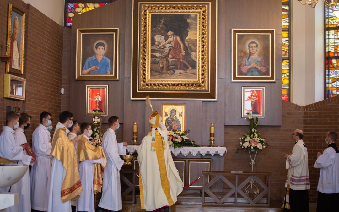 Wizytacja kanoniczna bpa Jacka Grzybowskiego, niedziela – 10:00, poświęcenie ołtarza św. Hieronima i błogosławionych Karoliny Kózkówny i Carlo Acutisa