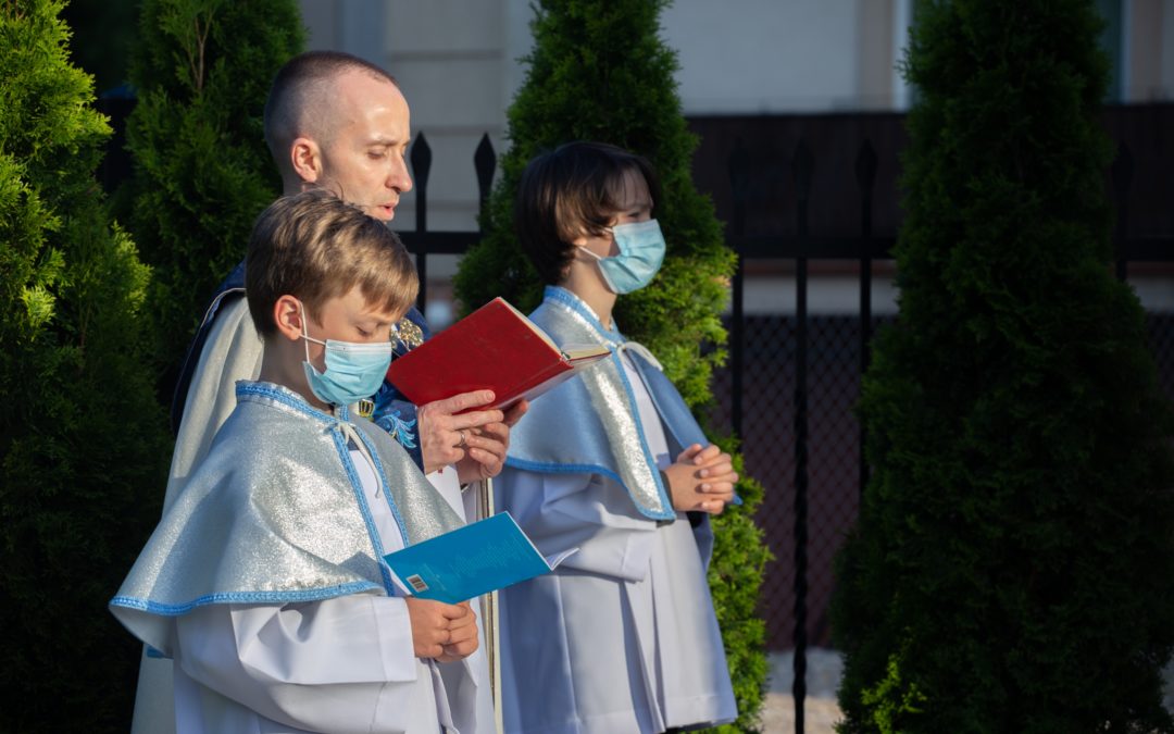 Nabożeństwo majowe przy kapliczce Niepokalanej