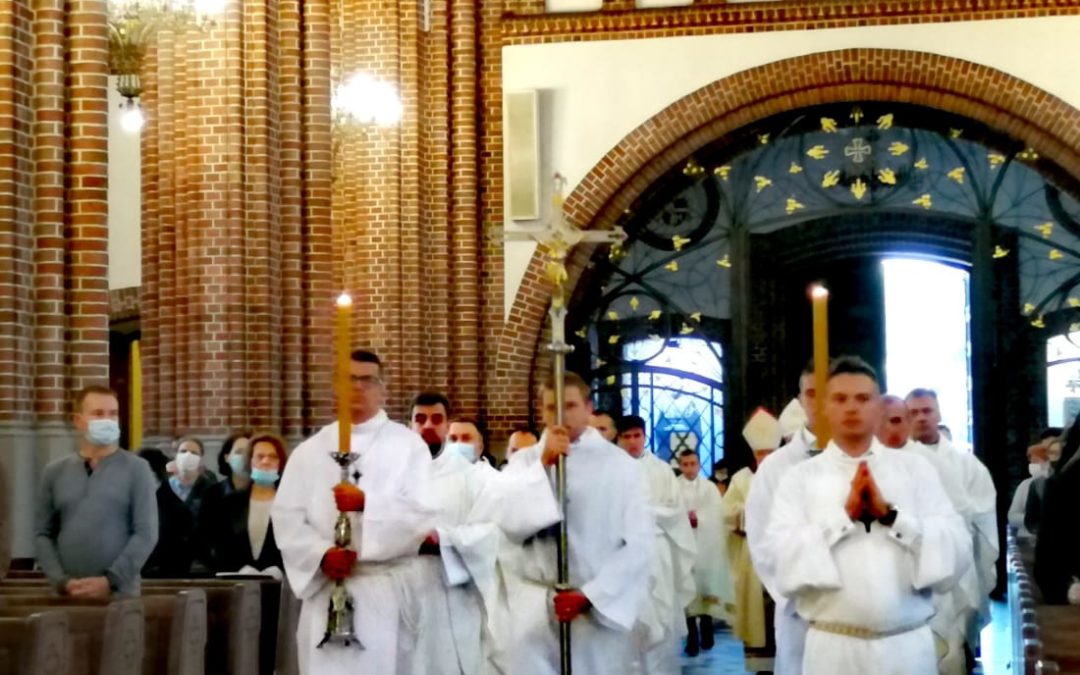 Asysta liturgiczna podczas Odprawy Katechetycznej w katedrze