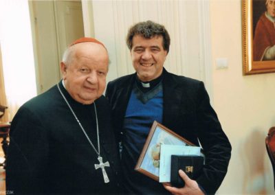 Przekazanie relikwii św. Jana Pawła II dla parafii