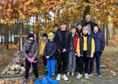 LSO porządkuje cmentarz